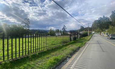 Terreno de venta en Cuenca vía a Checa. Sector escuela de la policía.