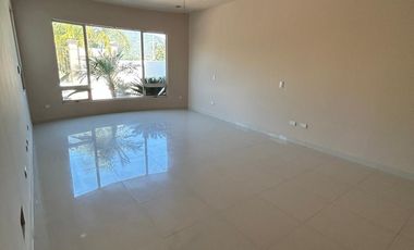 Casa Bosques de Valle Alto