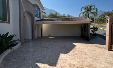 Casa Bosques de Valle Alto