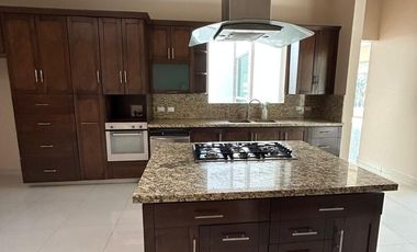 Casa Bosques de Valle Alto