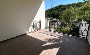 Casa Bosques de Valle Alto