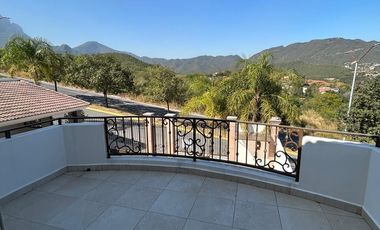 Casa Bosques de Valle Alto