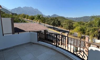 Casa Bosques de Valle Alto