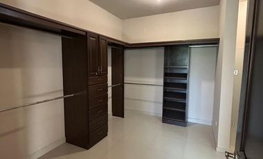 Casa Bosques de Valle Alto