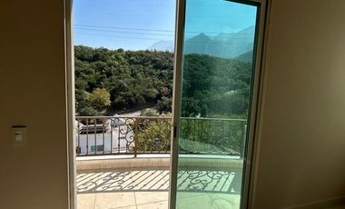 Casa Bosques de Valle Alto