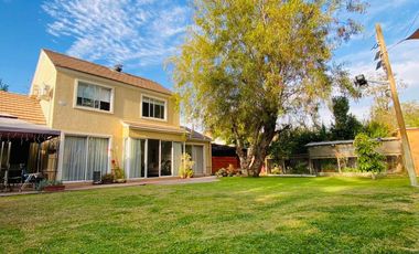 ARRIENDO CASA PROVENZAL TIERRAS LINDAS SANTA ELENA DE CHICUREO