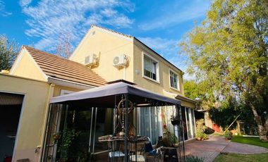 ARRIENDO CASA PROVENZAL TIERRAS LINDAS SANTA ELENA DE CHICUREO