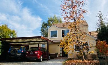 ARRIENDO CASA PROVENZAL TIERRAS LINDAS SANTA ELENA DE CHICUREO