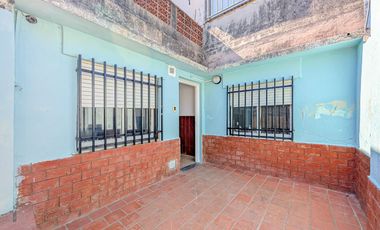 Venta - Departamento de pasillo - Dos dormitorios - Patio - Parilla - Matheu- Rosario