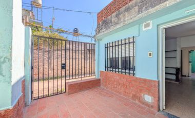 Venta - Departamento de pasillo - Dos dormitorios - Patio - Parilla - Matheu- Rosario
