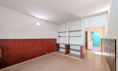 Venta - Departamento de pasillo - Dos dormitorios - Patio - Parilla - Matheu- Rosario