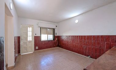 Venta - Departamento de pasillo - Dos dormitorios - Patio - Parilla - Matheu- Rosario
