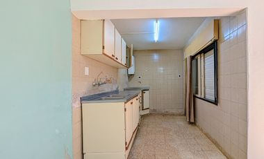 Venta - Departamento de pasillo - Dos dormitorios - Patio - Parilla - Matheu- Rosario