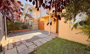 Casa en Villa los Escritores · Venta UF 2.770