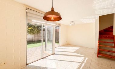 Casa en Villa los Escritores · Venta UF 2.770