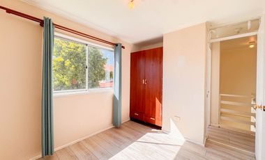 Casa en Villa los Escritores · Venta UF 2.770