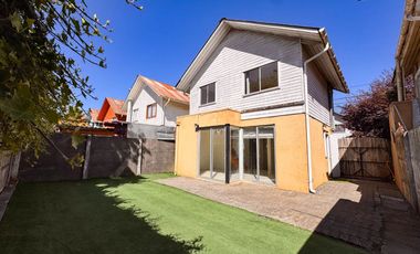 Casa en Villa los Escritores · Venta UF 2.770