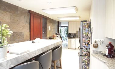Residencia de Lujo en Privada con Seguridad 24/7 en Venta.
