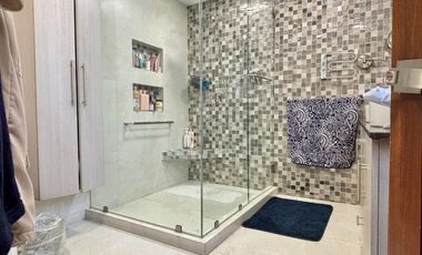 Residencia de Lujo en Privada con Seguridad 24/7 en Venta.