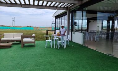 VENTA CASA DE PLAYA AMOBLADA PUNTA BLANCA SANTA ELENA 3 DORMITORIOS .