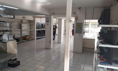 SE RENTA EXCELENTE LOCAL COMERCIAL EN AVENIDA PRINCIPAL