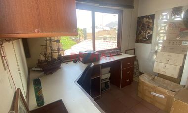 Venta De Casa De Estilo Español, Frente A Parque En Surco