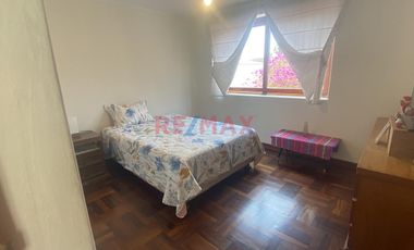 Venta De Casa De Estilo Español, Frente A Parque En Surco