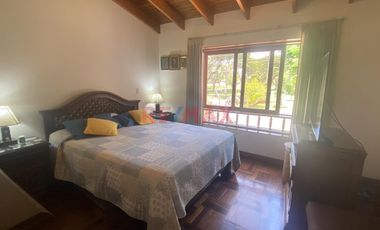 Venta De Casa De Estilo Español, Frente A Parque En Surco