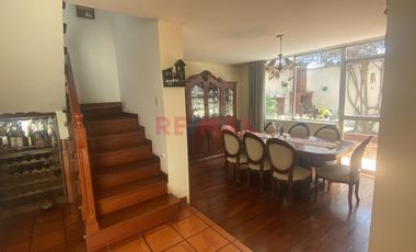 Venta De Casa De Estilo Español, Frente A Parque En Surco
