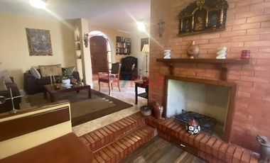Venta De Casa De Estilo Español, Frente A Parque En Surco