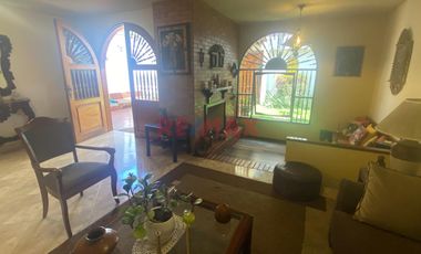 Venta De Casa De Estilo Español, Frente A Parque En Surco