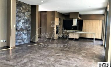 ESPECTACULAR CASA EN RENTA, LA CAMPIÑA. León,Gto; 3 REC. CON BAÑO, 5 AUTOS, VIGILANCIA.