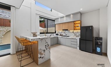 Villa Eksklusif Modern Minimalis Dijual, di Muding, Kerobokan Area