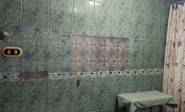 Se VENDE al CONTADO Casa tres pisos en Arica