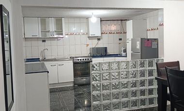 Se VENDE al CONTADO Casa tres pisos en Arica