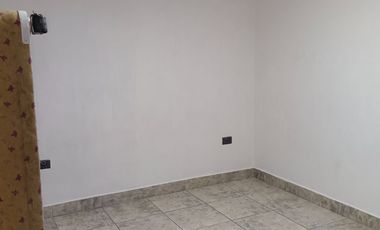 Se VENDE al CONTADO Casa tres pisos en Arica