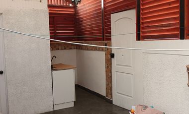 Se VENDE al CONTADO Casa tres pisos en Arica