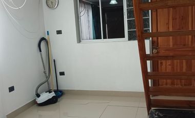 Se VENDE al CONTADO Casa tres pisos en Arica