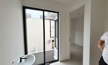 DISEWAKAN RUMAH  AMESTA LIVING, SURABAYA TIMUR