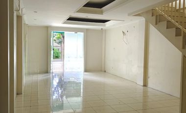 Sewa Ruko 3 Lantai di Jalan Utama Bangka Kemang