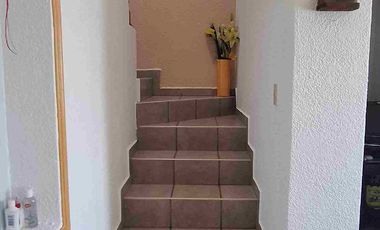 VENDO HERMOSA CASA EN FRACCIONAMIENTO EL ROBLE EN AV HIDALGO CUAUTITLAN IZCALLI.