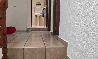 VENDO HERMOSA CASA EN FRACCIONAMIENTO EL ROBLE EN AV HIDALGO CUAUTITLAN IZCALLI.