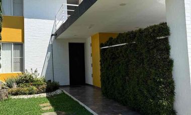 Se vende casa 2 nivel en hacienda el castillo