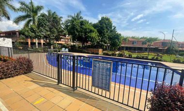 Se vende casa 2 nivel en hacienda el castillo