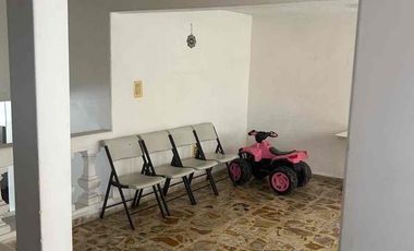 Espaciosa casa en venta con gimnasio y jacuzzi en Los Pirules!!