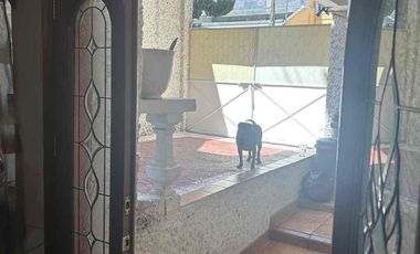 Espaciosa casa en venta con gimnasio y jacuzzi en Los Pirules!!