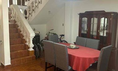 Espaciosa casa en venta con gimnasio y jacuzzi en Los Pirules!!