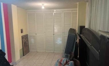 Espaciosa casa en venta con gimnasio y jacuzzi en Los Pirules!!