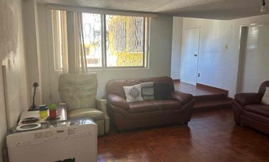 Espaciosa casa en venta con gimnasio y jacuzzi en Los Pirules!!