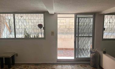 Espaciosa casa en venta con gimnasio y jacuzzi en Los Pirules!!